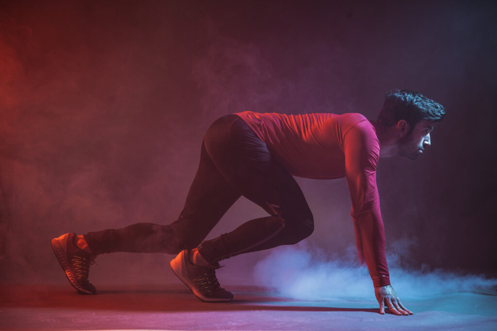 sportsman-doing-crouch-start-dark